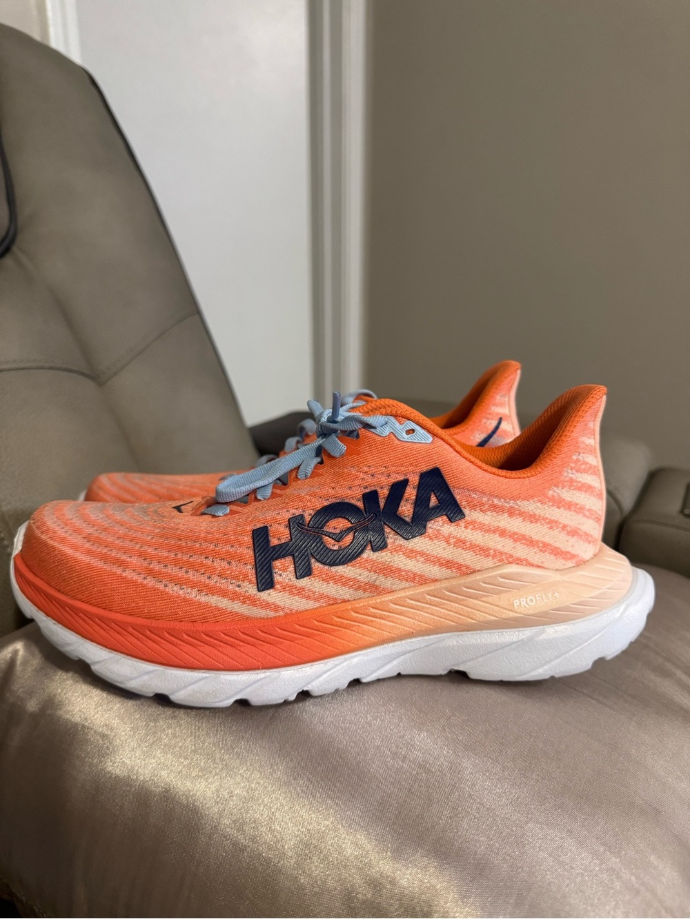 Hoka One One Mach Orange Running Sneackers Sz 6.5B